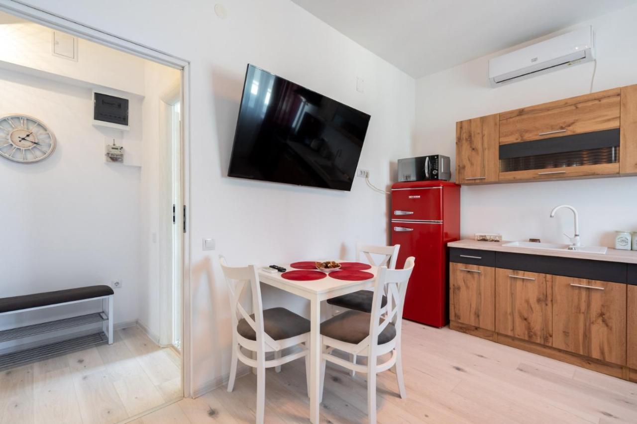Spacious And Cozy Apartment In Central Bucharest Exterior photo