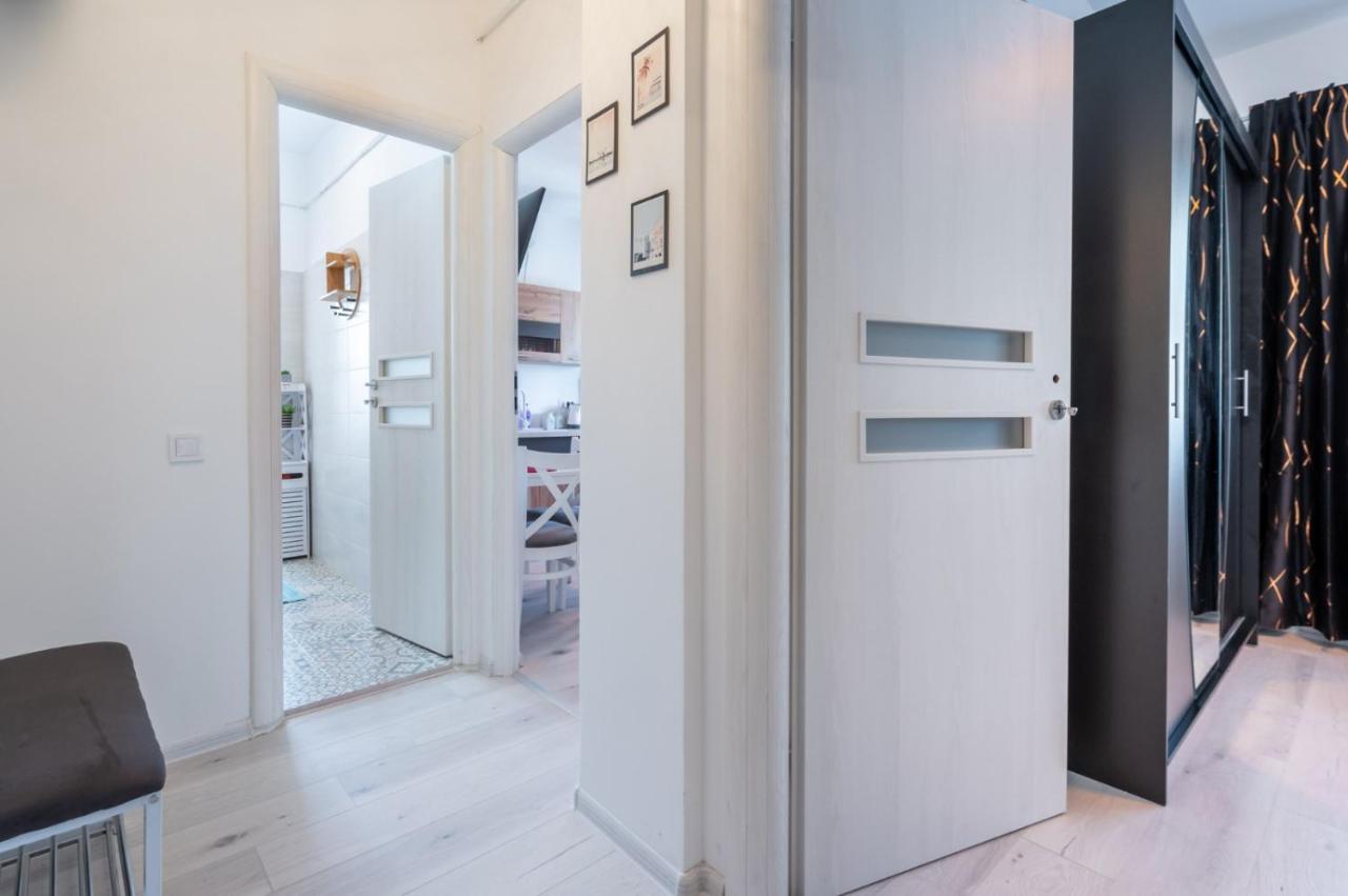 Spacious And Cozy Apartment In Central Bucharest Exterior photo
